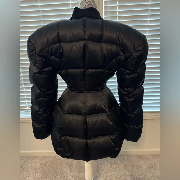 Dolce & Gabbana Black Puffer Jacket that’s cinched in the waist. Size 40 - Picture 3 of 8